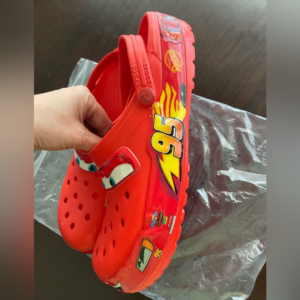 New Crocs X Disney Pixar Cars Lightning McQueen Classic Clogs Size 11 M FLAW - Picture 8 of 15